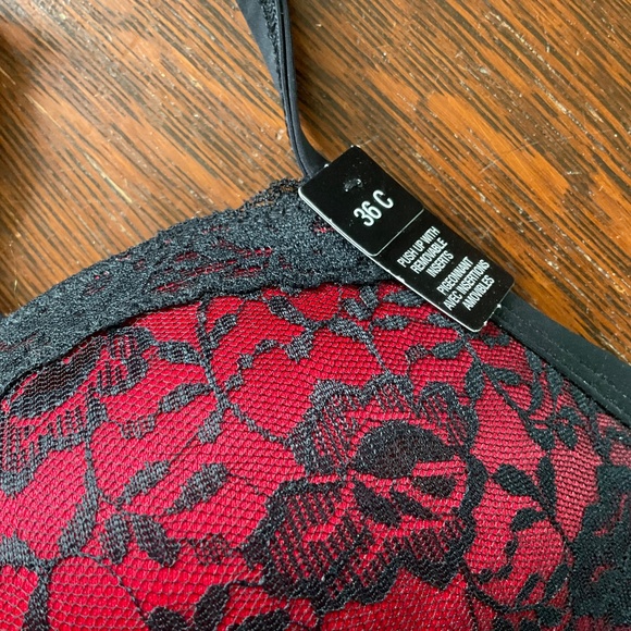 Red and black flower lace bra - Picture 2 of 3